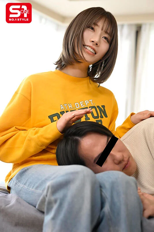 河北彩花　膝枕